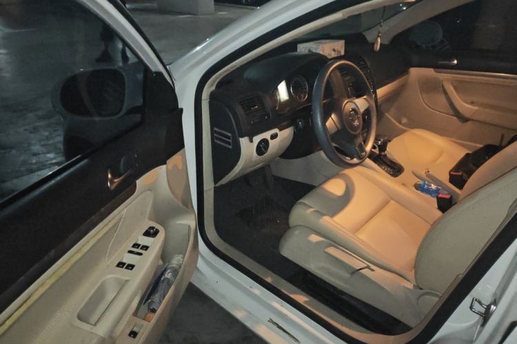 Used Volkswagen Sagitar 2011 1.6L Automatic Fashion Edition Driver Seat