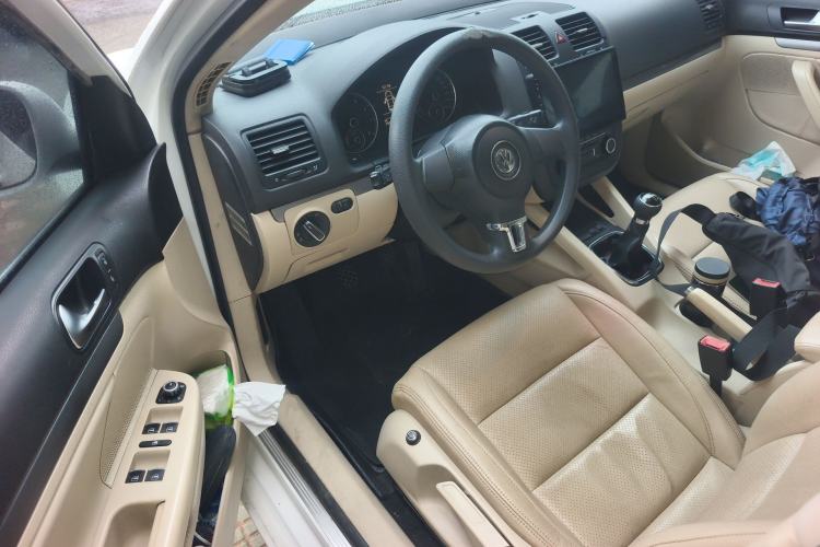 Used Volkswagen Sagitar 2011 1.4 TSI Manual Luxury Edition Driver Seat