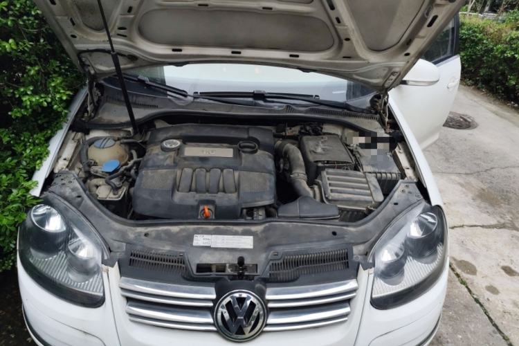 Used Volkswagen Sagitar 2011 1.6L Manual Comfort Version Engine Bay