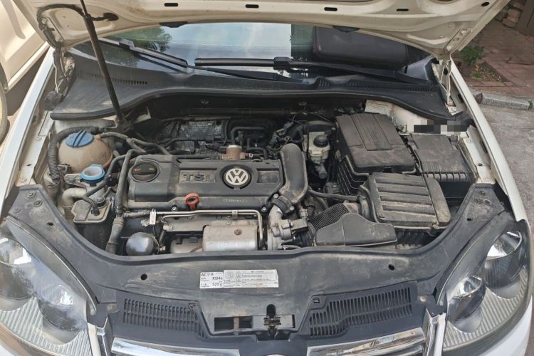 Used Volkswagen Sagitar 2011 1.4 TSI Automatic Luxury Edition Engine Bay