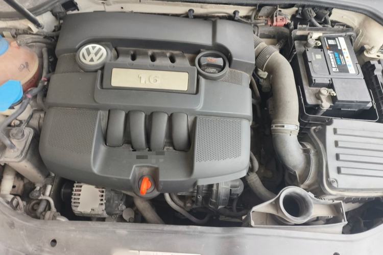 Used Volkswagen Sagitar 2011 1.6L Automatic Comfort Edition Engine Bay