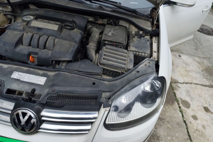 Used Volkswagen Sagitar 2011 1.6L Manual Comfort Version Engine Bay Left
