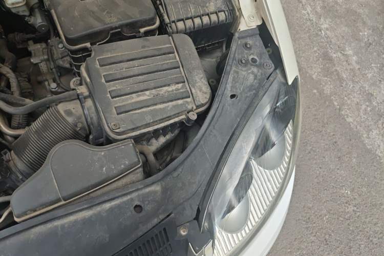 Used Volkswagen Sagitar 2011 1.4 TSI Automatic Luxury Edition Engine Bay Left
