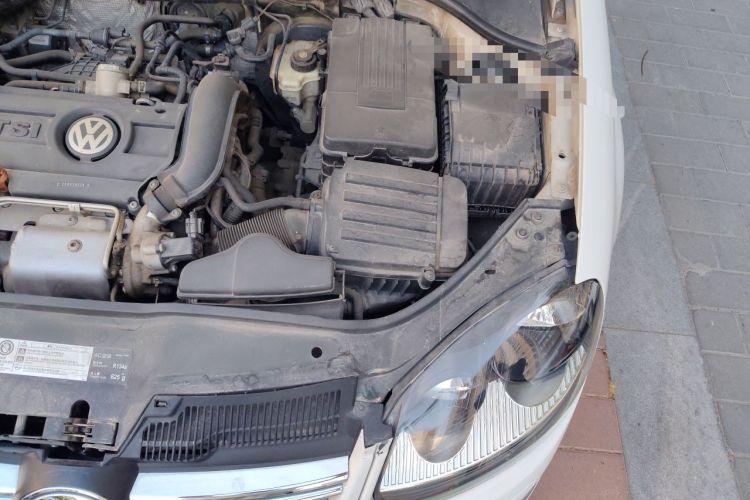 Used Volkswagen Sagitar 2011 1.4 TSI Automatic Tech Model Engine Bay Left