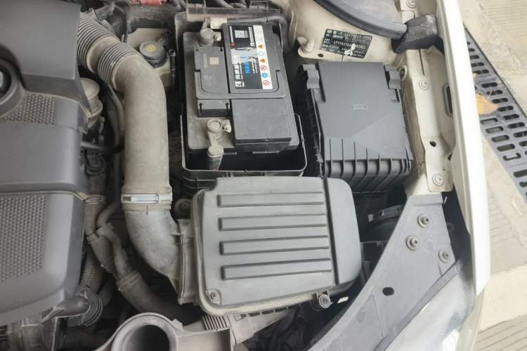 Used Volkswagen Sagitar 2011 1.6L Automatic Comfort Edition Engine Bay Left