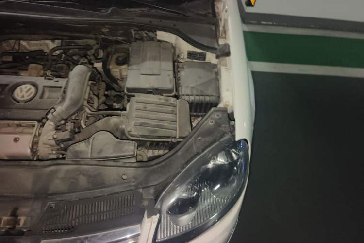 Used Volkswagen Sagitar 2011 1.4 TSI Automatic Tech Model Engine Bay Left