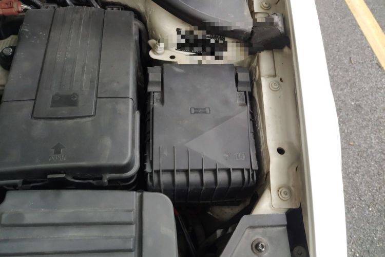 Used Volkswagen Sagitar 2011 1.6L Automatic Comfort Edition Engine Bay Left