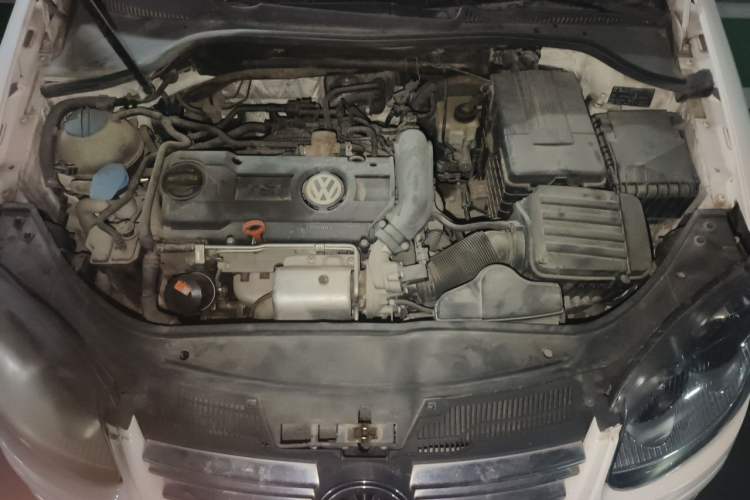 Used Volkswagen Sagitar 2011 1.4 TSI Automatic Tech Model Engine Bay