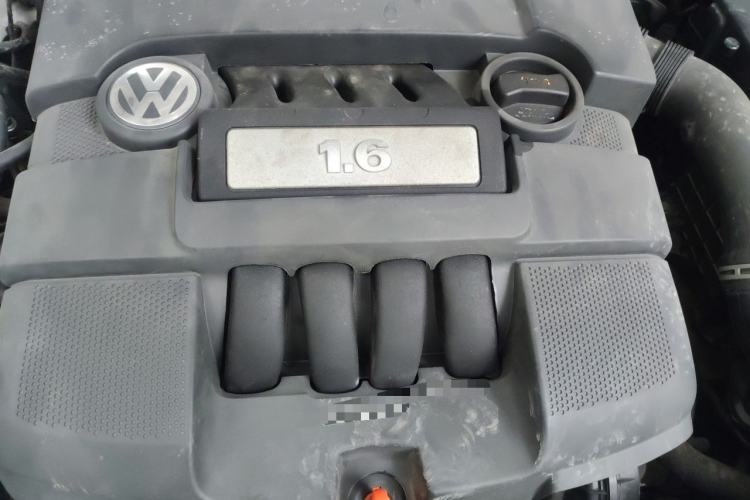 Used Volkswagen Sagitar 2011 1.6L Automatic Comfort Edition Engine Bay
