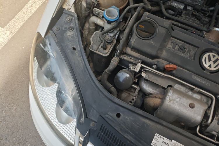 Used Volkswagen Sagitar 2011 1.4 TSI Automatic Luxury Edition Engine Bay Right