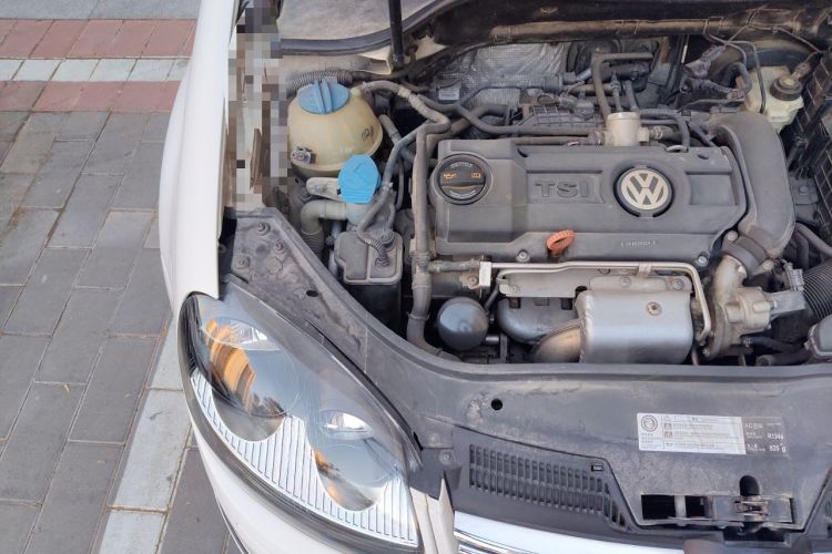 Used Volkswagen Sagitar 2011 1.4 TSI Automatic Tech Model Engine Bay Right
