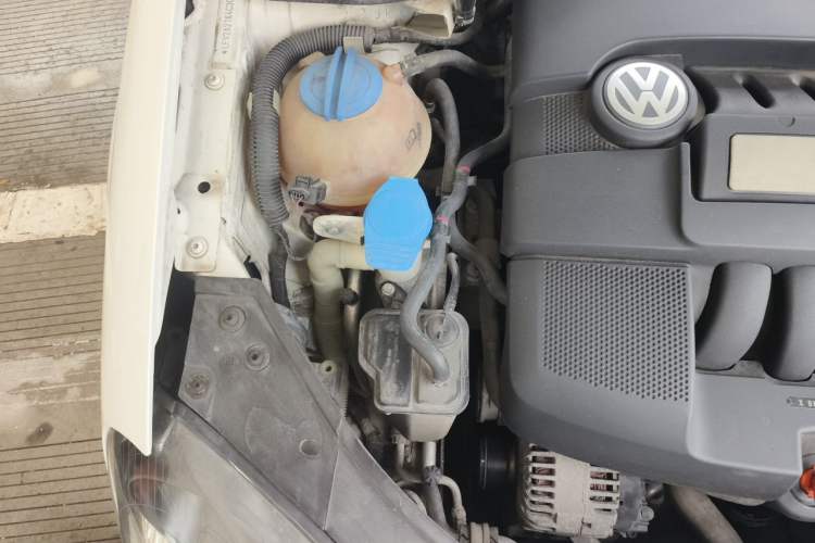 Used Volkswagen Sagitar 2011 1.6L Automatic Comfort Edition Engine Bay Right