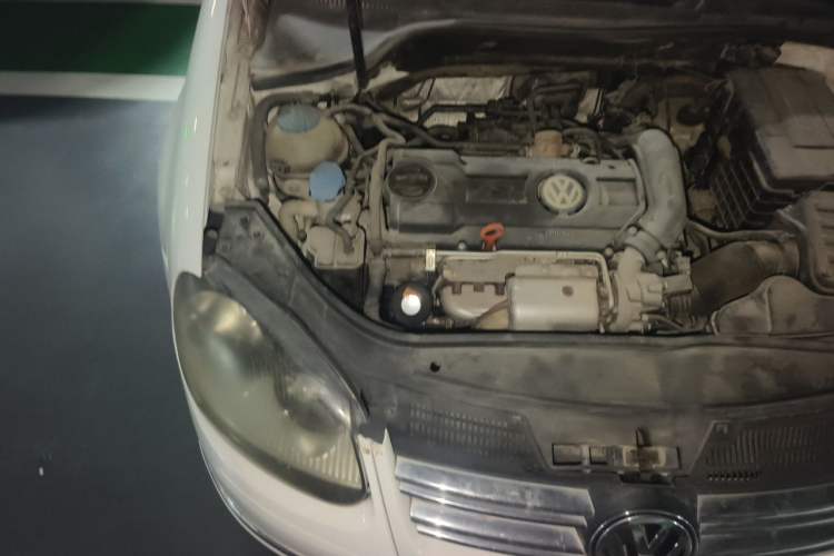 Used Volkswagen Sagitar 2011 1.4 TSI Automatic Tech Model Engine Bay Right
