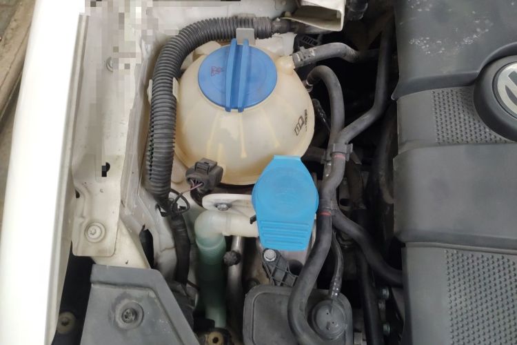Used Volkswagen Sagitar 2011 1.6L Automatic Comfort Edition Engine Bay Right