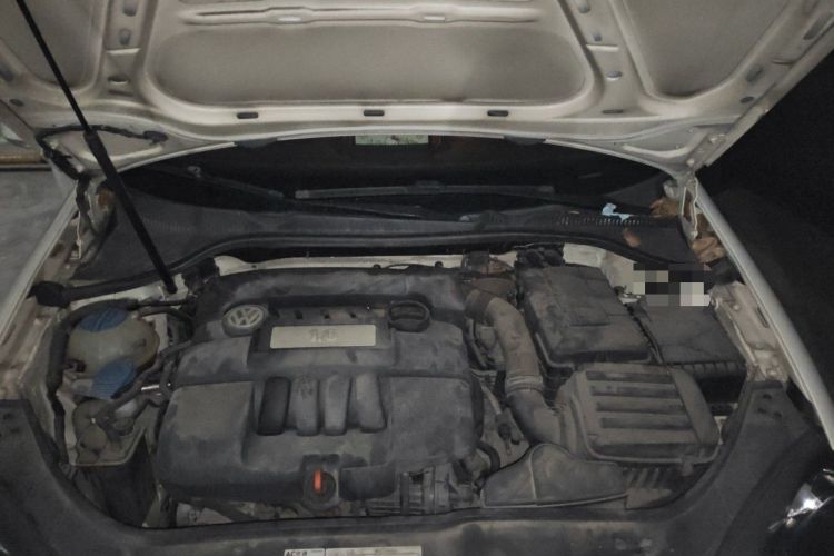 Used Volkswagen Sagitar 2011 1.6L Automatic Fashion Edition Engine Bay