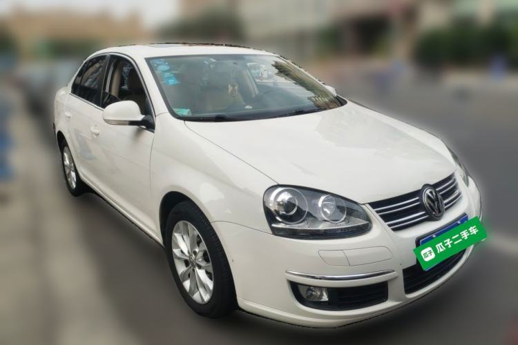 Used Volkswagen Sagitar 2011 1.6L Automatic Comfort Edition Front Right 45 Deg