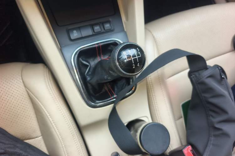 Used Volkswagen Sagitar 2011 1.4 TSI Manual Luxury Edition Gear Lever