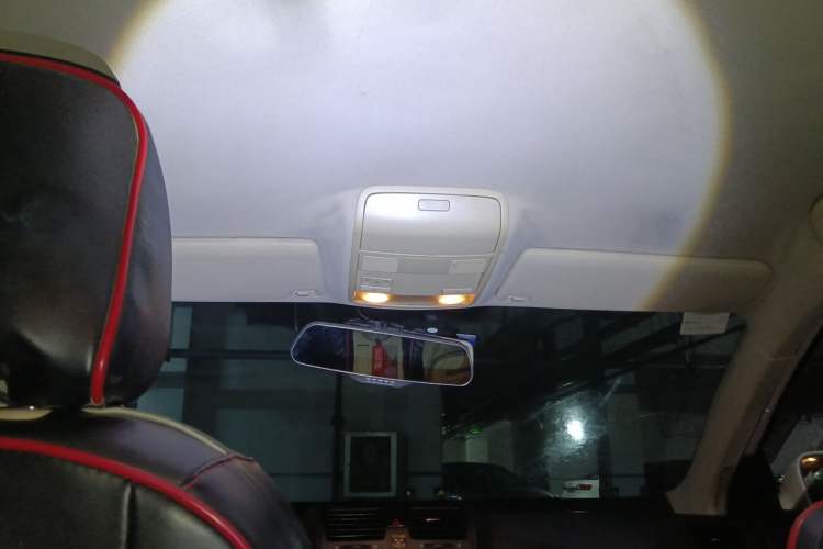 Used Volkswagen Sagitar 2011 1.6L Automatic Fashion Edition Headliner