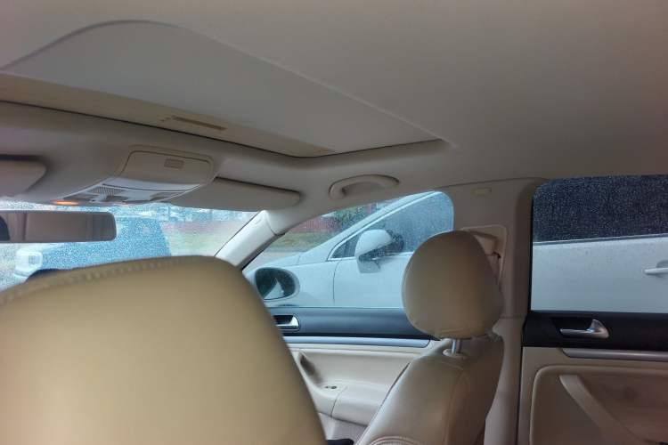 Used Volkswagen Sagitar 2011 1.4 TSI Manual Luxury Edition Headliner