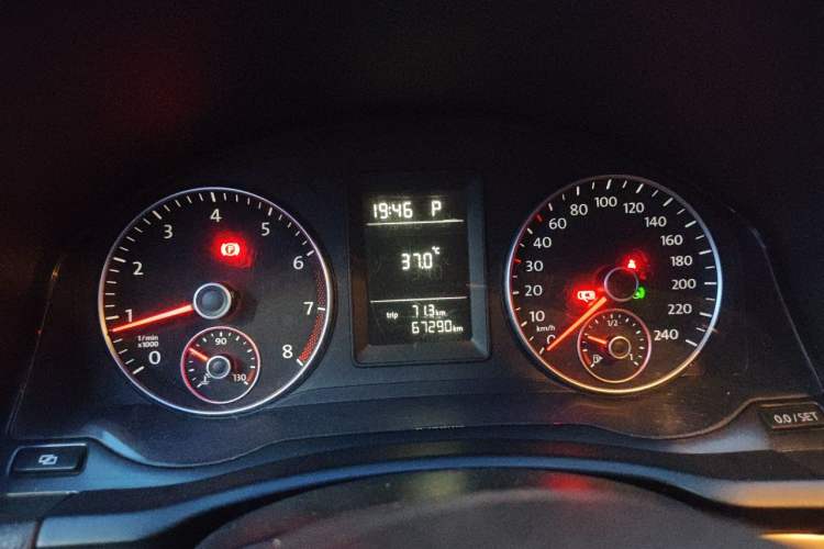 Used Volkswagen Sagitar 2011 1.6L Automatic Special Edition Instrument Cluster