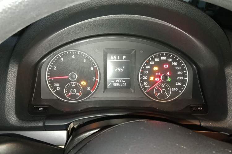Used Volkswagen Sagitar 2011 1.6L Automatic Fashion Edition Instrument Cluster