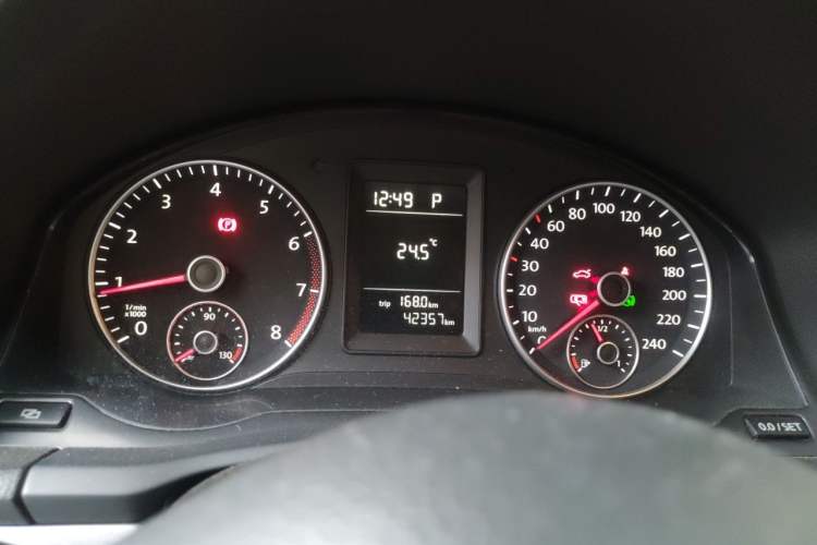 Used Volkswagen Sagitar 2011 1.6L Automatic Comfort Edition Instrument Cluster