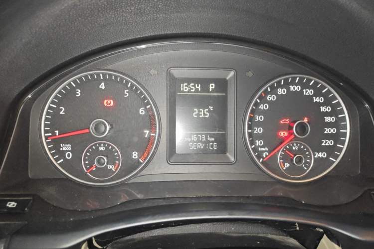 Used Volkswagen Sagitar 2011 1.6L Automatic Fashion Edition Instrument Cluster