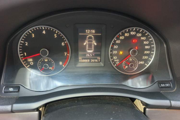Used Volkswagen Sagitar 2011 1.4 TSI Manual Luxury Edition Instrument Cluster