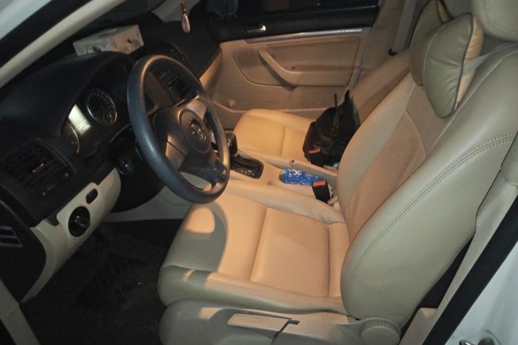 Used Volkswagen Sagitar 2011 1.6L Automatic Fashion Edition Left Front Seat