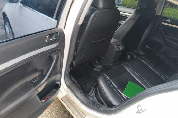 Used Volkswagen Sagitar 2011 1.4 TSI Automatic Luxury Edition Left Rear Seat
