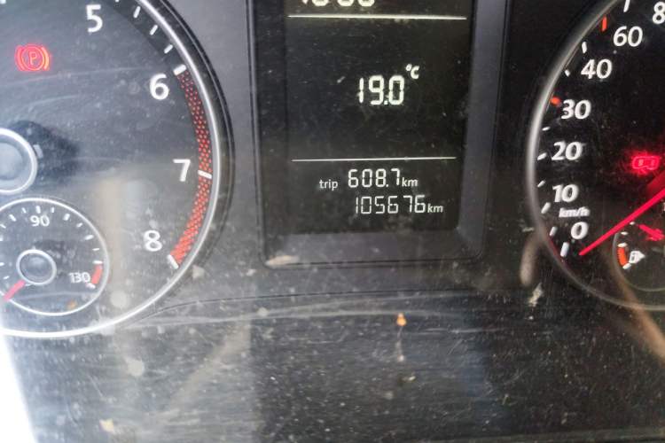 Used Volkswagen Sagitar 2011 1.6L Manual Comfort Version Odometer Close Up