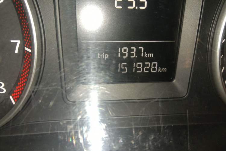 Used Volkswagen Sagitar 2011 1.6L Automatic Fashion Edition Odometer Close Up