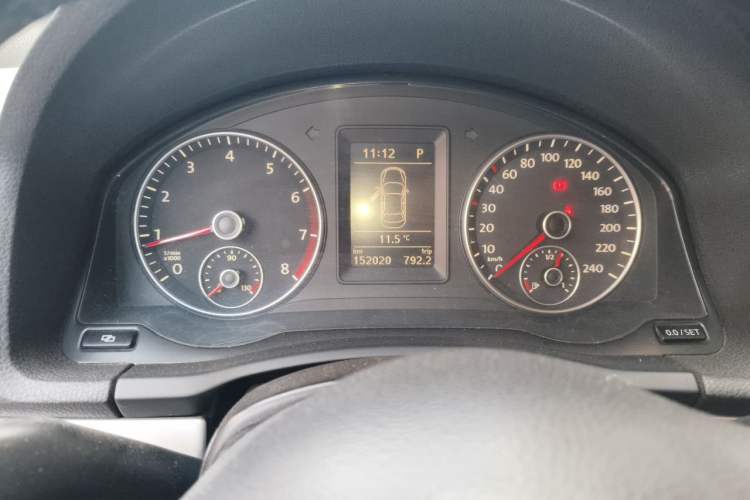 Used Volkswagen Sagitar 2011 1.4 TSI Automatic Luxury Edition Odometer Close Up