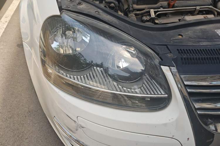 Used Volkswagen Sagitar 2011 1.4 TSI Automatic Luxury Edition Right Front Headlight