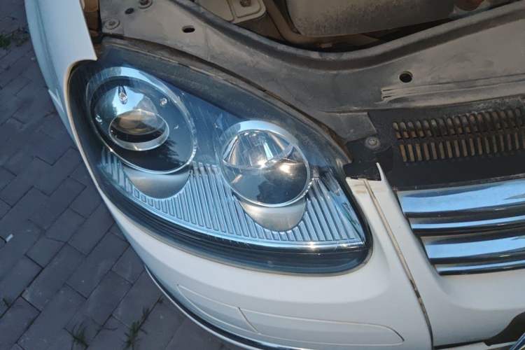 Used Volkswagen Sagitar 2011 1.6L Automatic Special Edition Right Front Headlight