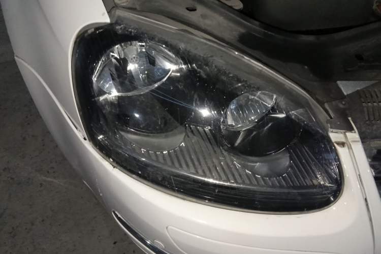 Used Volkswagen Sagitar 2011 1.6L Automatic Fashion Edition Right Front Headlight