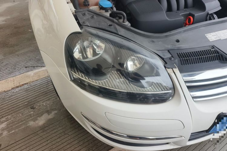Used Volkswagen Sagitar 2011 1.6L Automatic Comfort Edition Right Front Headlight