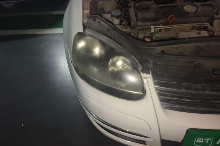 Used Volkswagen Sagitar 2011 1.4 TSI Automatic Tech Model Right Front Headlight