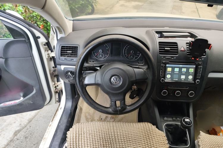 Used Volkswagen Sagitar 2011 1.6L Manual Comfort Version Steering Wheel