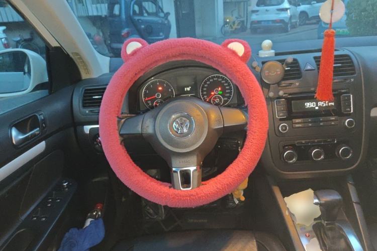 Used Volkswagen Sagitar 2011 1.6L Automatic Special Edition Steering Wheel