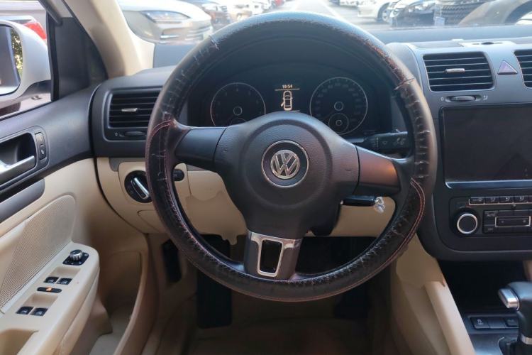 Used Volkswagen Sagitar 2011 1.4 TSI Automatic Tech Model Steering Wheel