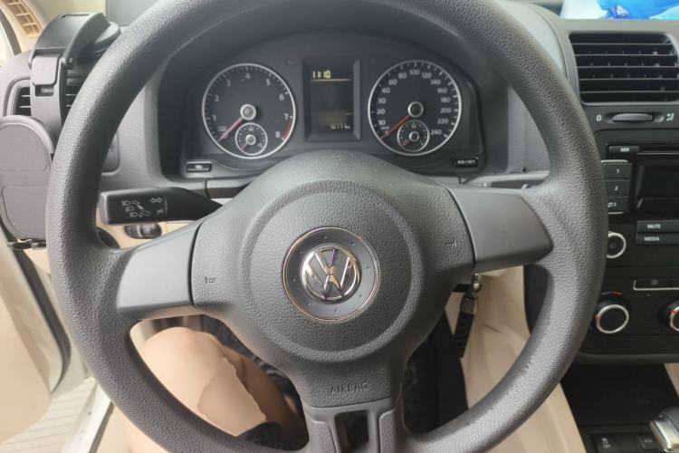 Used Volkswagen Sagitar 2011 1.6L Automatic Comfort Edition Steering Wheel