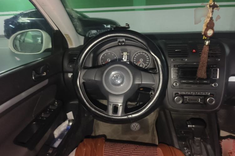 Used Volkswagen Sagitar 2011 1.4 TSI Automatic Tech Model Steering Wheel