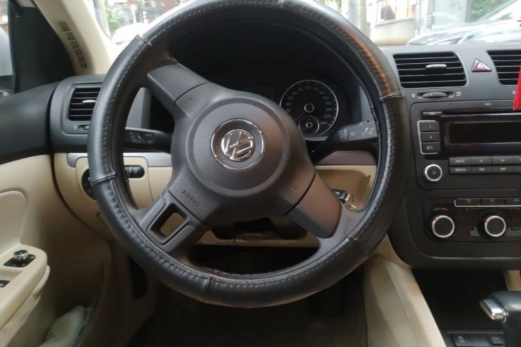 Used Volkswagen Sagitar 2011 1.6L Automatic Comfort Edition Steering Wheel