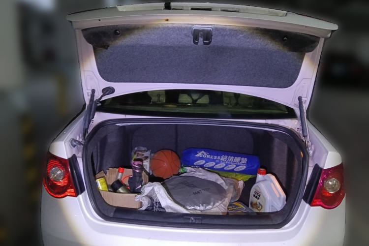 Used Volkswagen Sagitar 2011 1.6L Automatic Fashion Edition Trunk