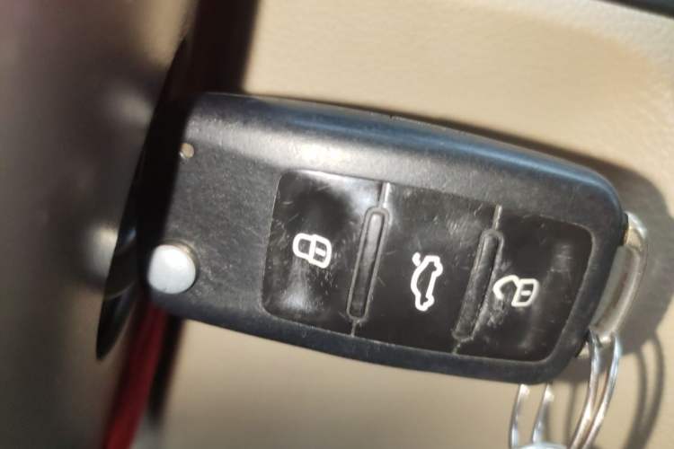 Used Volkswagen Sagitar 2011 1.6L Automatic Comfort Edition Vehicle Key