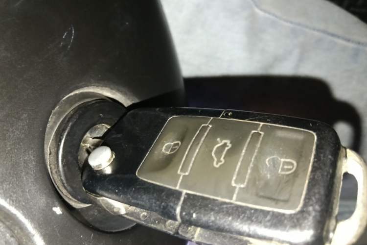 Used Volkswagen Sagitar 2011 1.6L Automatic Fashion Edition Vehicle Key