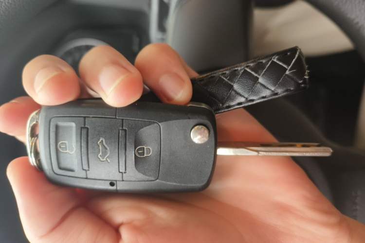 Used Volkswagen Sagitar 2011 1.6L Automatic Comfort Edition Vehicle Key