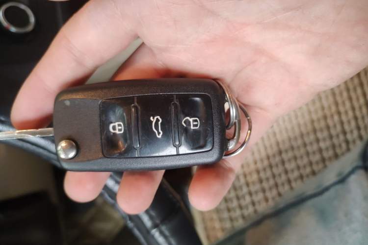 Used Volkswagen Sagitar 2011 1.6L Automatic Comfort Edition Vehicle Key