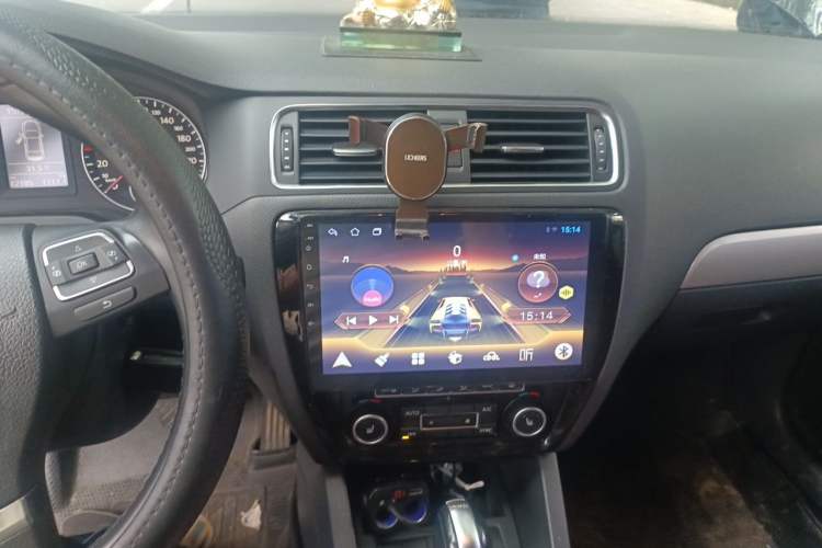 Used Volkswagen Sagitar 2012 1.4TSI Automatic Luxury Edition Audio And AC Panel